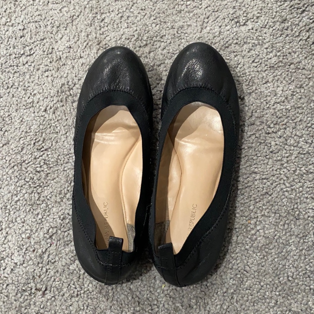 Banana republic ballet flats, worn only a few times and are in great condition